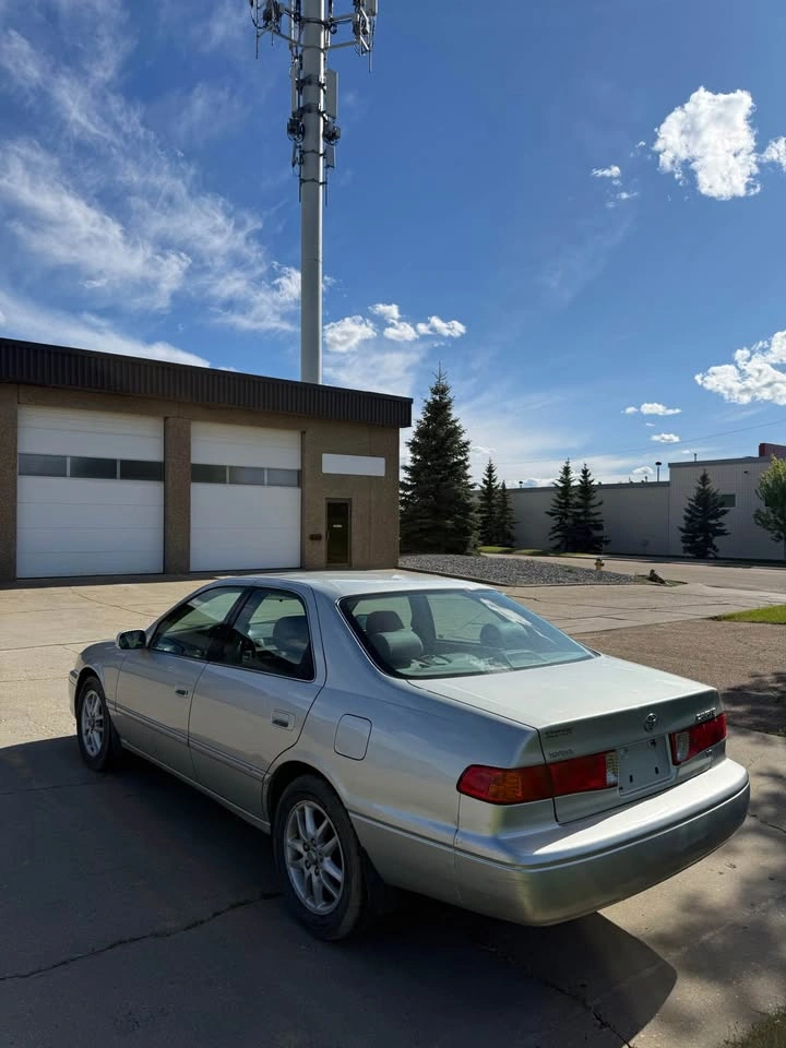 2001 Toyota Camry - photo 2