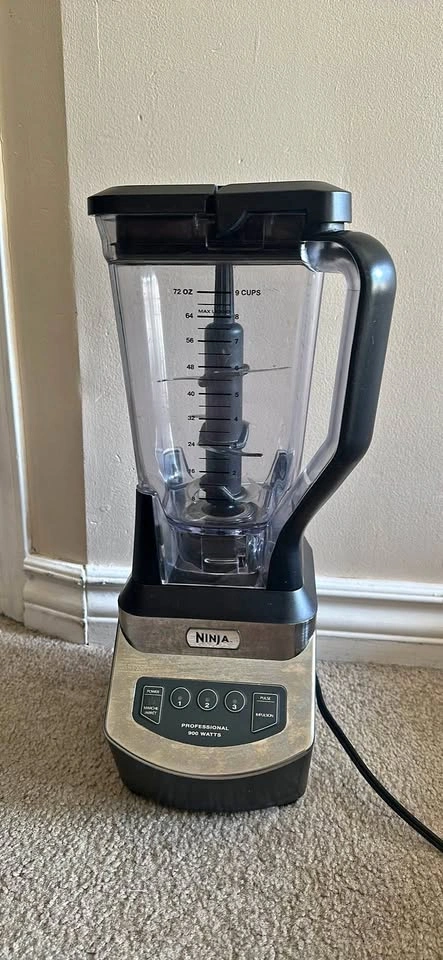 Ninja Professional 900 Watts Blender 72 oz pitcher