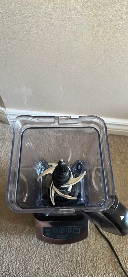 Ninja Professional 900 Watts Blender 72 oz pitcher - photo 2