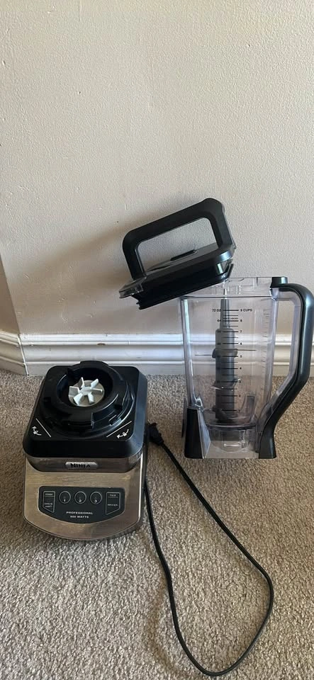 Ninja Professional 900 Watts Blender 72 oz pitcher - photo 3
