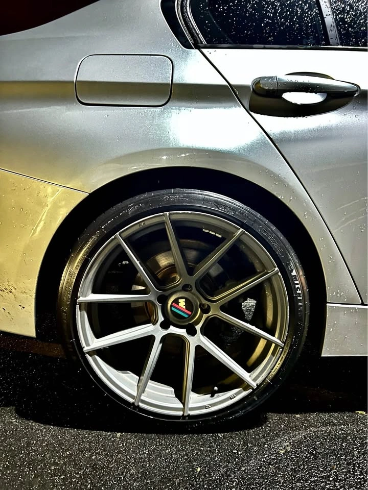 2013 BMW 3 Series 320i xDrive Sedan 4D - photo 2