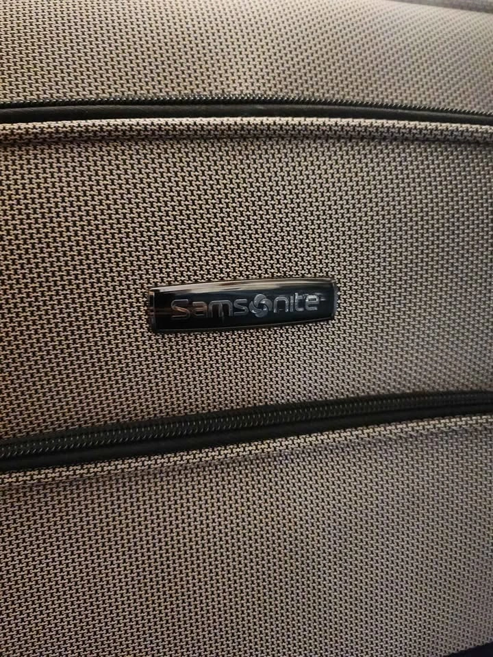 Samsonite - Lightweight Suitcase with Spinner Wheels - photo 2