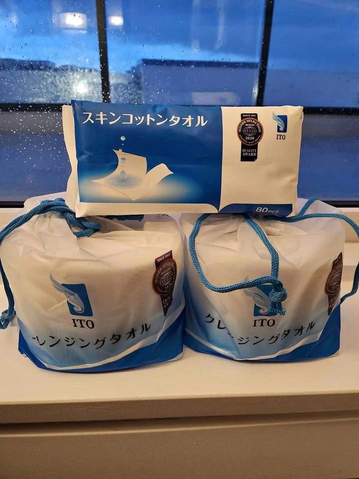 NEW - Japanese Makeup Removal Cleansing Towels