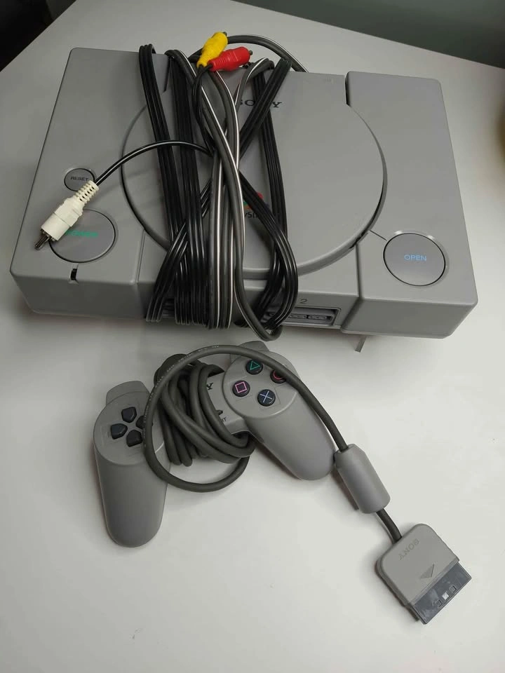 PlayStation 1 console SCPH-7501 - photo 2