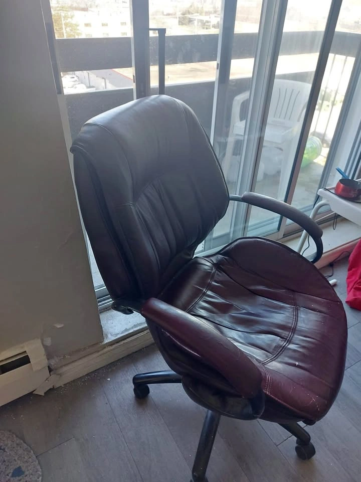 faux leather office chair