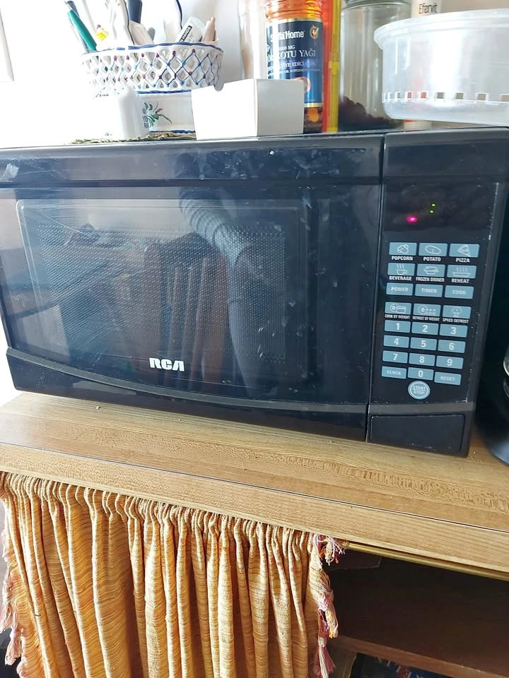 RCA countertop microwave