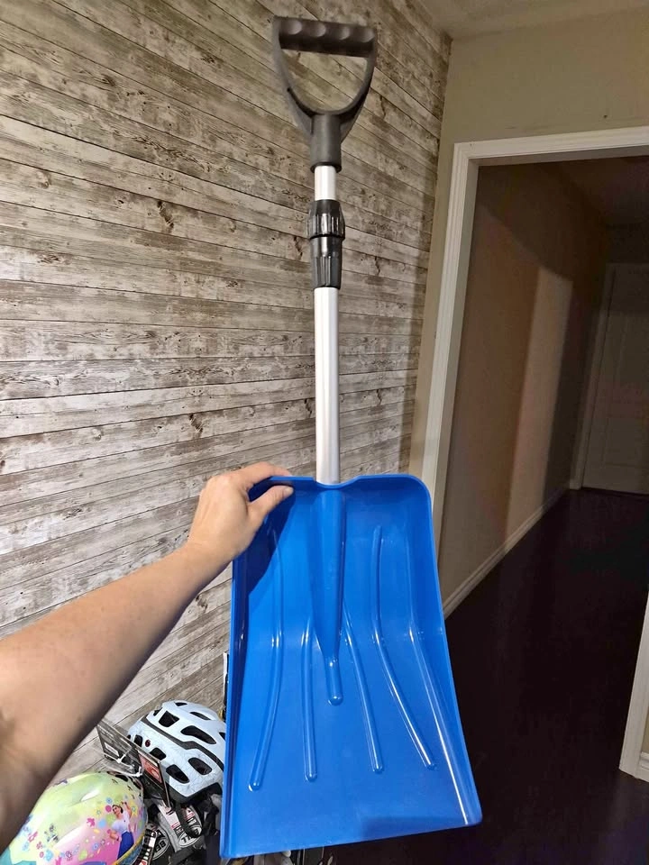 Brand New Emergency Snow Shovel Retractable for Cars
