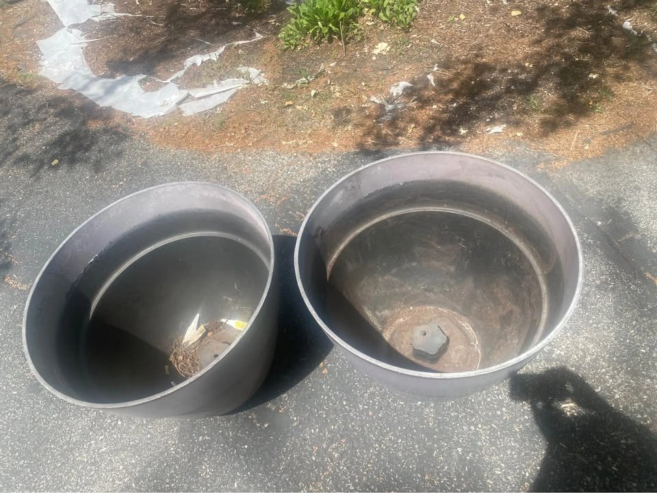 2 Large Resin Flower Pots 22”diameter x 19”h - photo 2