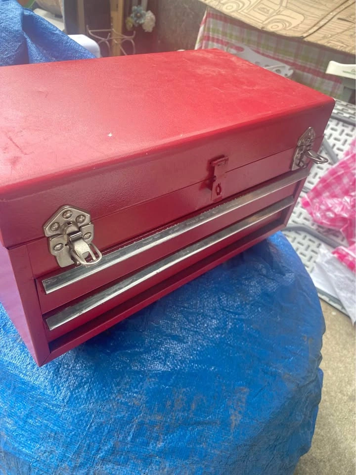 Metal Tool Box 17”w x 9.5”d x 9”h