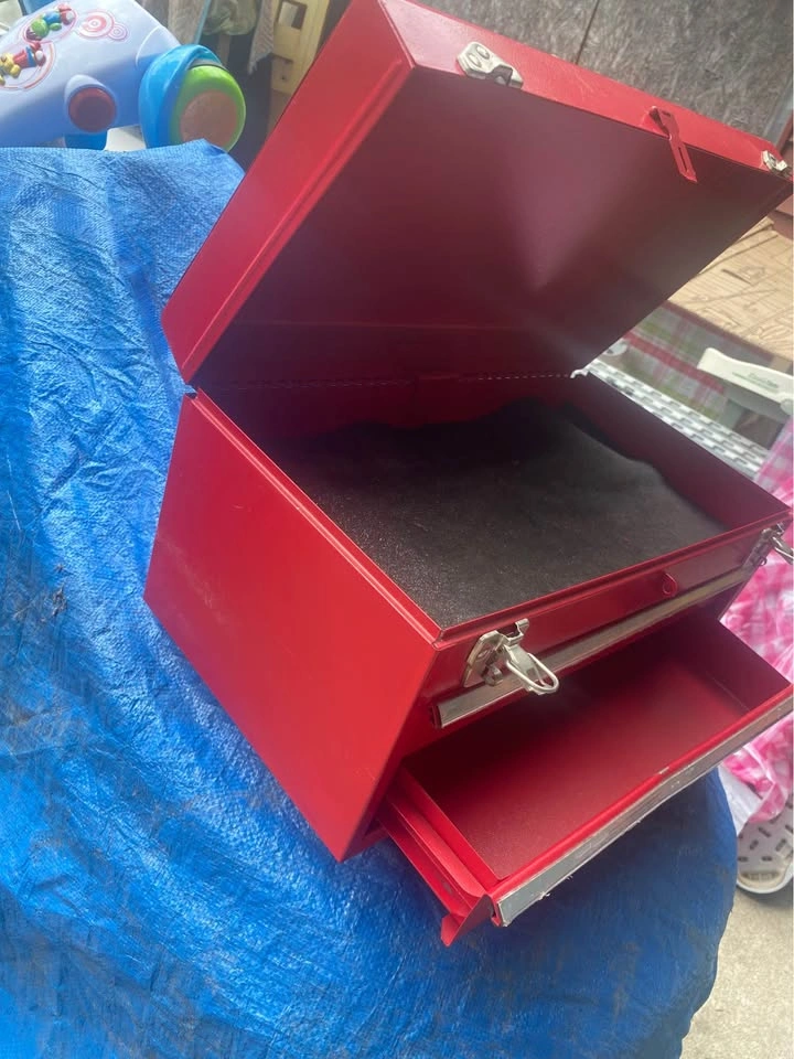 Metal Tool Box 17”w x 9.5”d x 9”h - photo 2