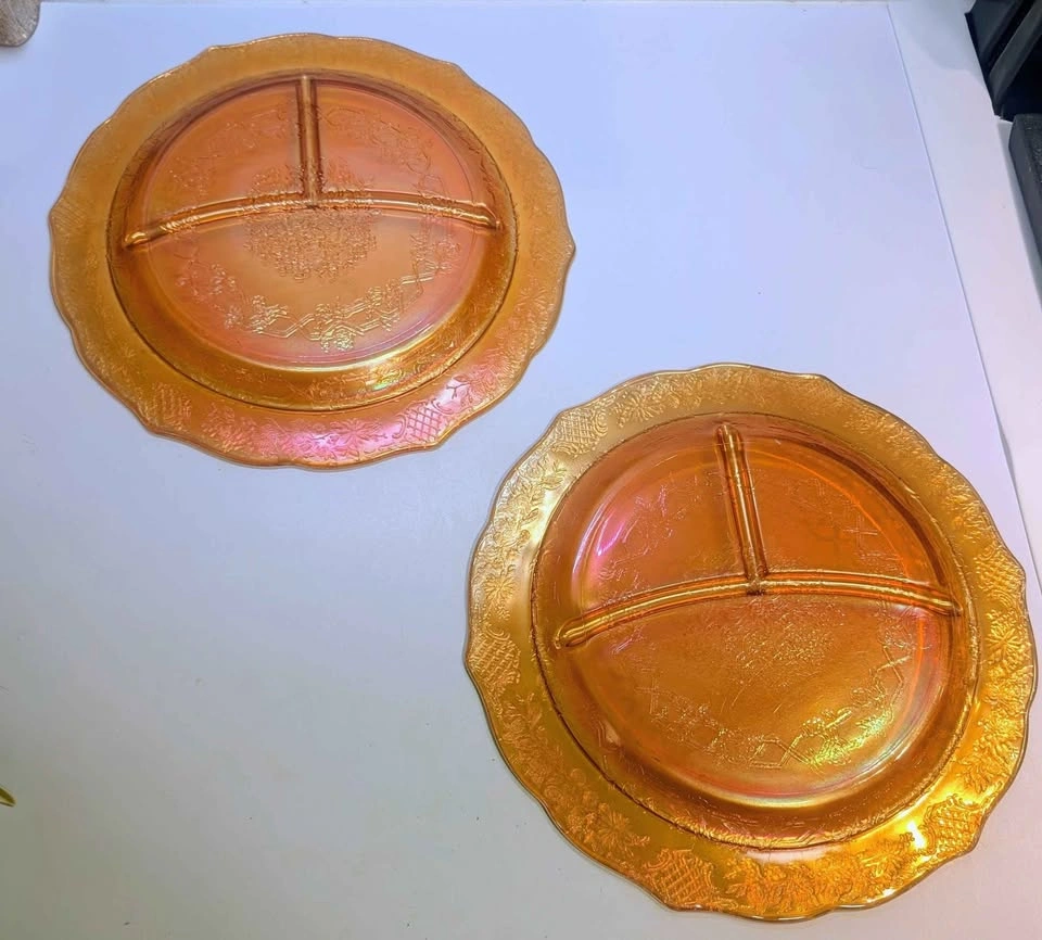 2 Federal Glass Marigold Carnival Divided Plates, Normandie - photo 3