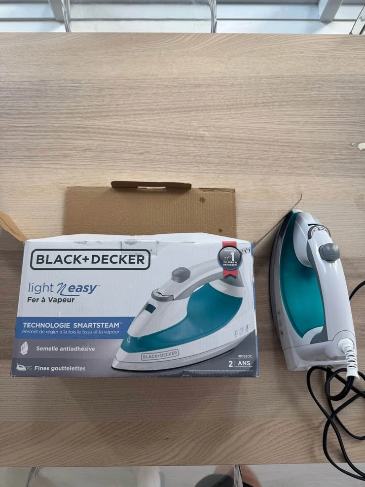 BLACK+DECKER light n easy Steam Iron - photo 2