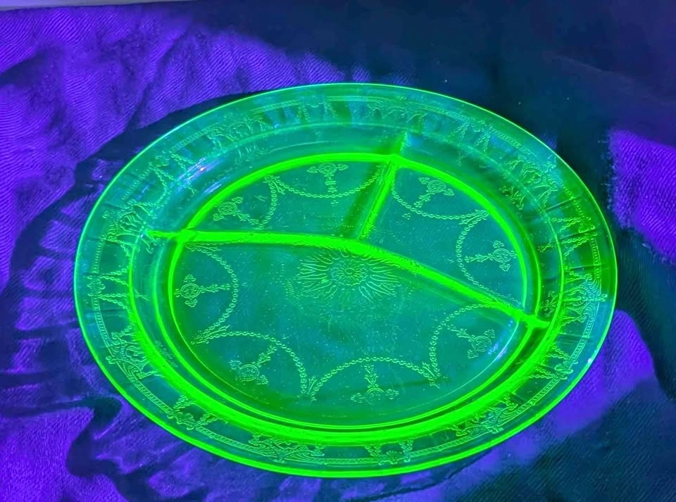 Vintage Hocking Cameo "Ballerina" Uranium Glass Grill Plate