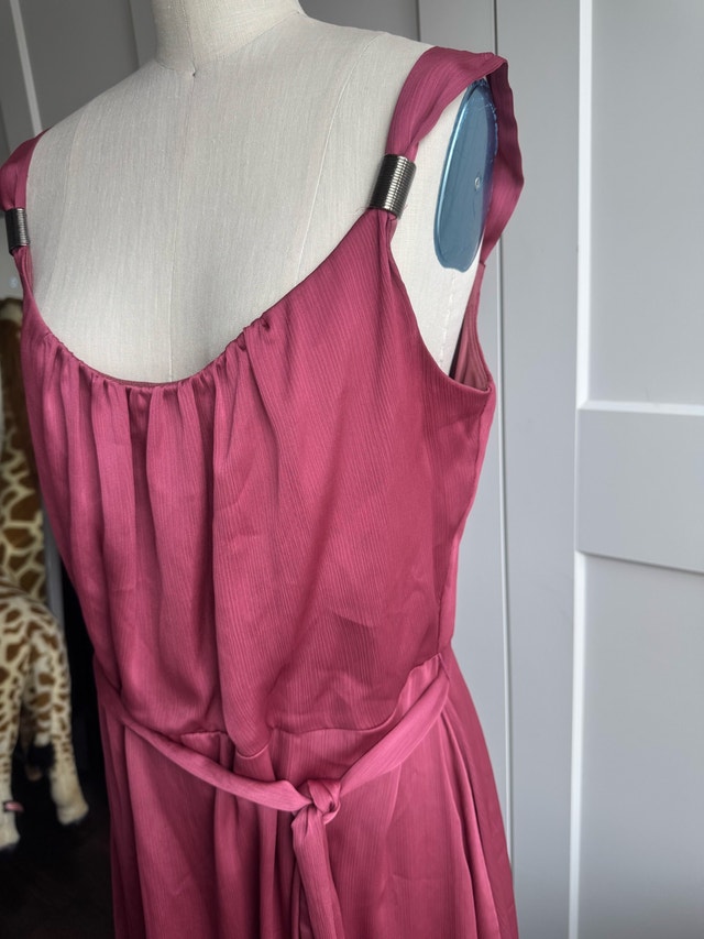 LE CHÂTEAU Brand New Rose Dress Size XXL New Never Worn - photo 3