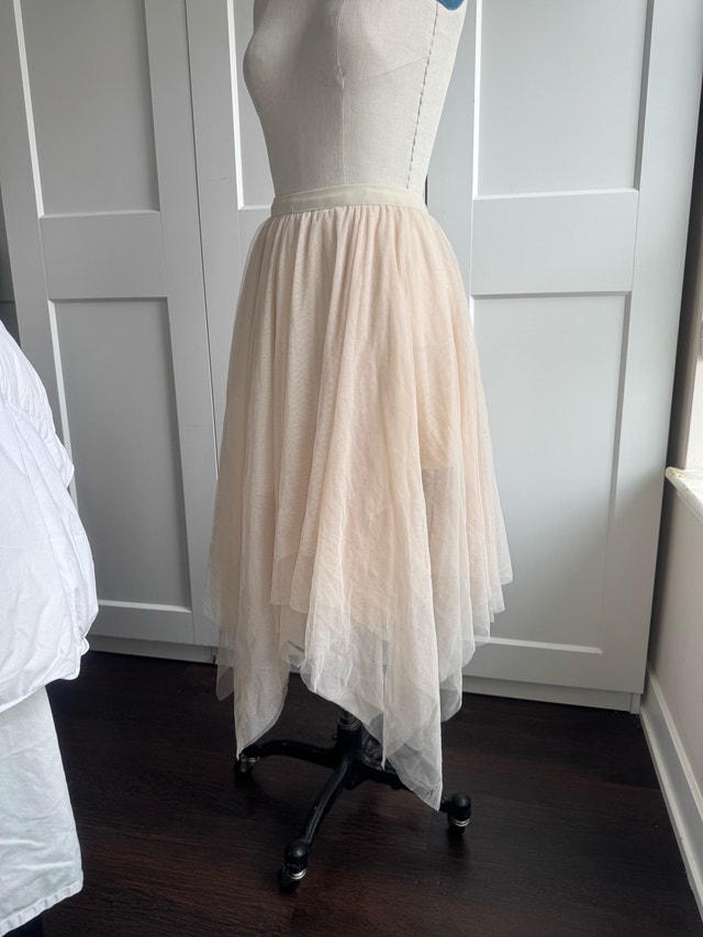 Beautiful Handkerchief Ballerina Style Skirt Worn Once Size L