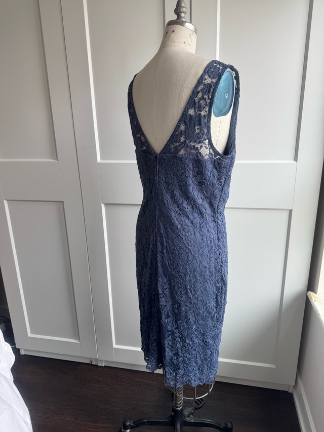 LE CHÂTEAU Blue Lace Dress Size 16 Worn Once - photo 3
