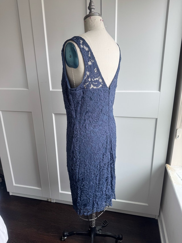 LE CHÂTEAU Blue Lace Dress Size 16 Worn Once - photo 4