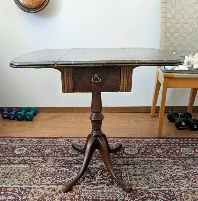 ANOTHER VERY COOL LITTLE TABLE