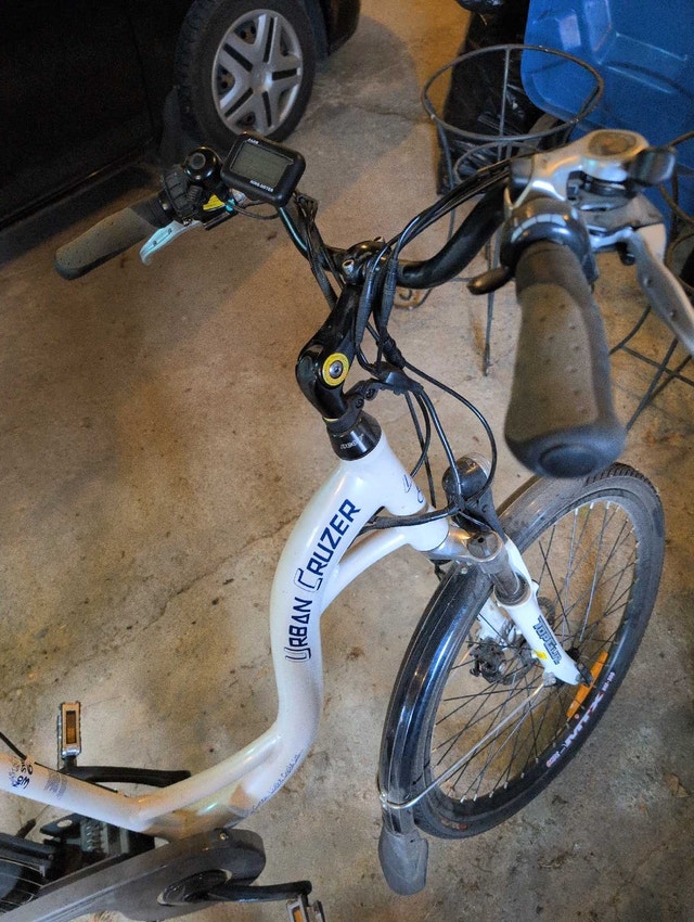 E-BIKE LIKE NEW!