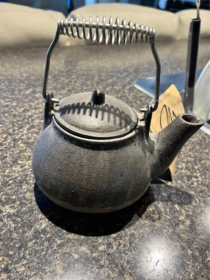 Preseasoned cast iron kettle