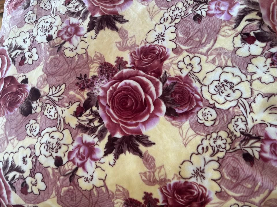 Queen Size Luxury Soft Blanket – Excellent Condition - photo 3