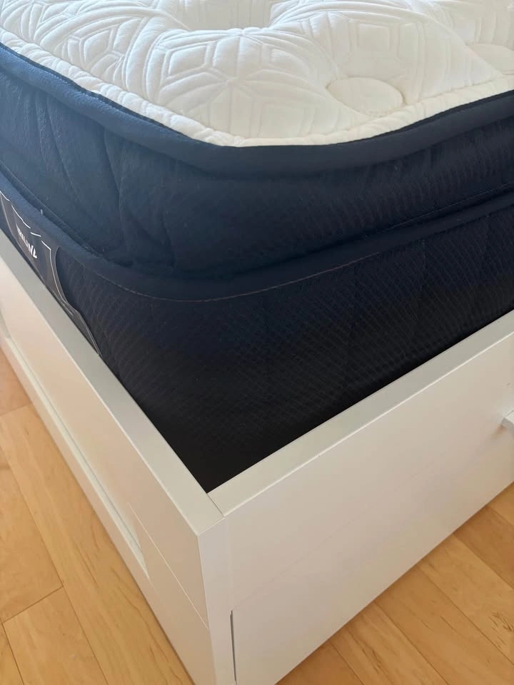 Queen Size Mattress for Sale – Excellent Condition - photo 3