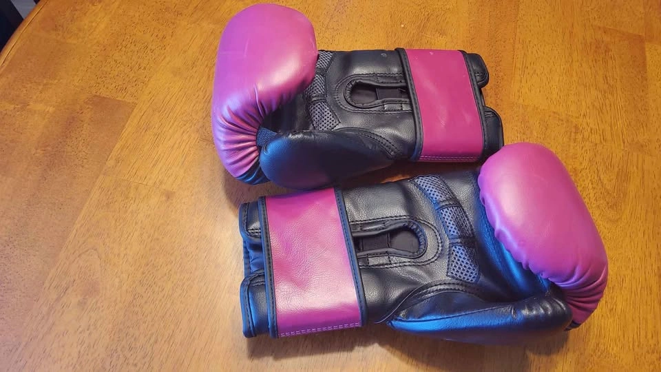 Century Brave Boxing Gloves - photo 2