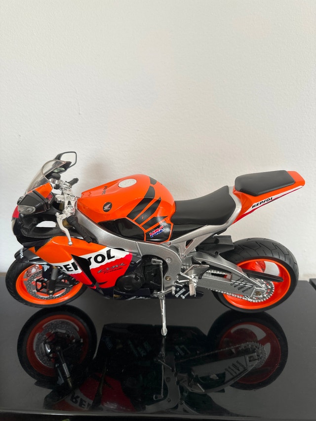 Honda CBR1000RR Repsol 1:6 diecast model by NewRay
