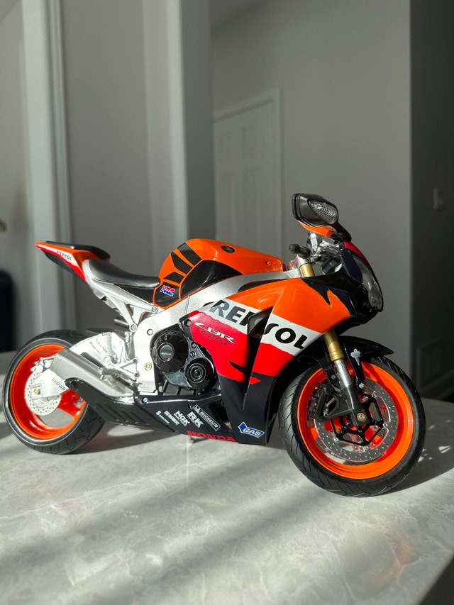 Honda CBR1000RR Repsol 1:6 diecast model by NewRay - photo 4