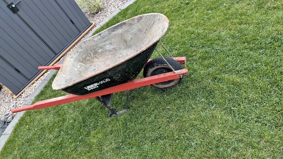 Wheel barrow