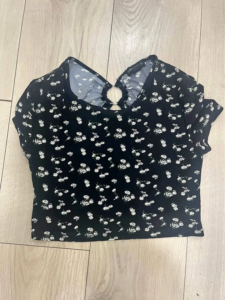 Sweethearty Black Daisy Floral Top