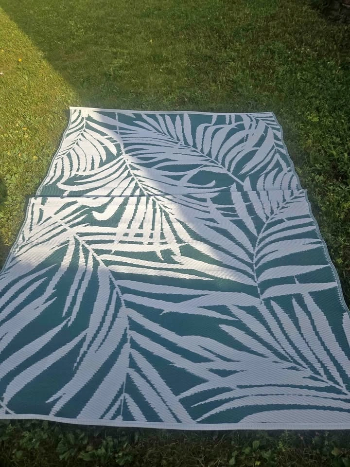 Mainstays Green Palm Plastic Outdoor Rug
