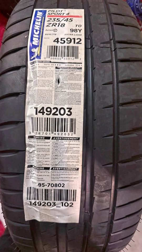 Michelin Pilot Sport 4 235/45 ZR18