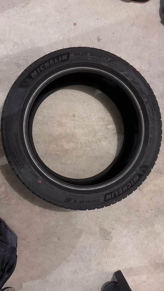 Michelin Pilot Sport 4 235/45 ZR18 - photo 5