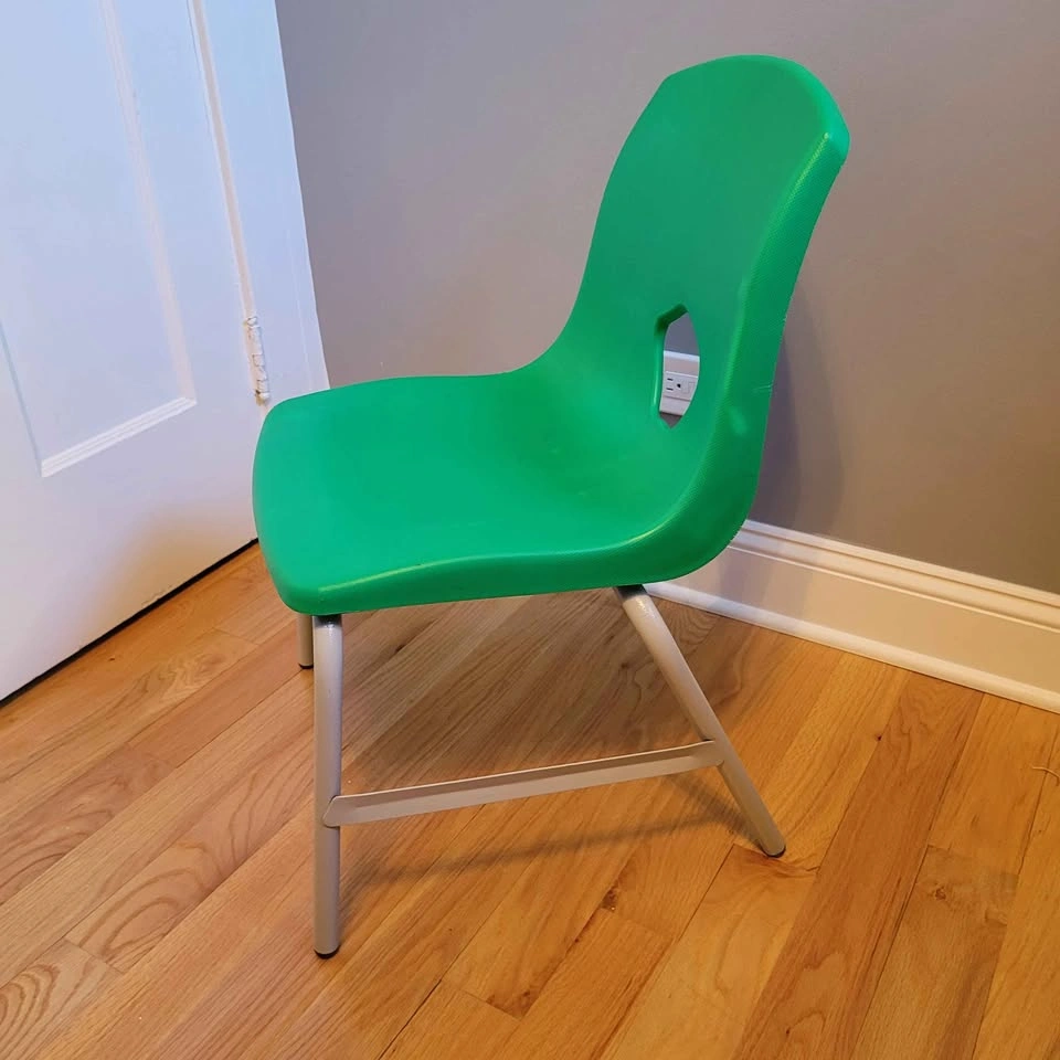 Solid green school chair - photo 2