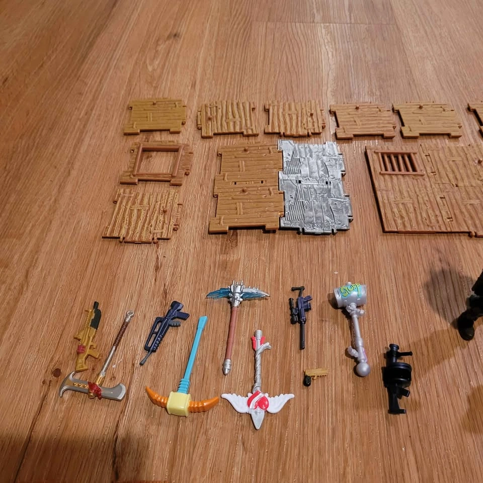 Fortnite figures, with accessories and a block - photo 3