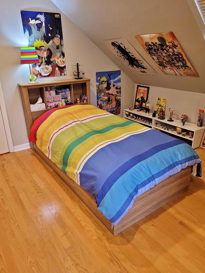 Single bed with 3 storage drawers, headboard, mattress, and bedd