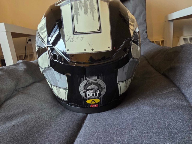 Motorcycle helmet