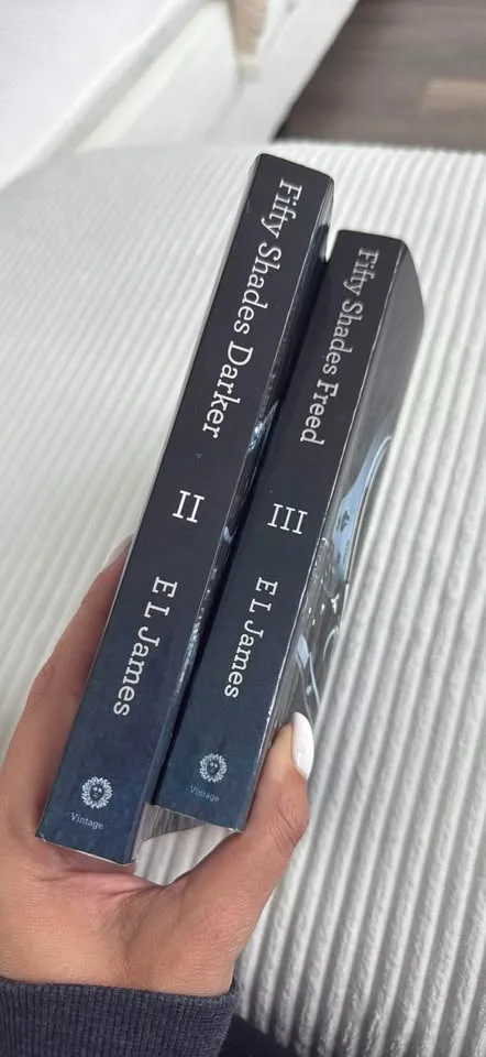 Fifty Shade Of Grey (Freed & Darker) image indicator(2)