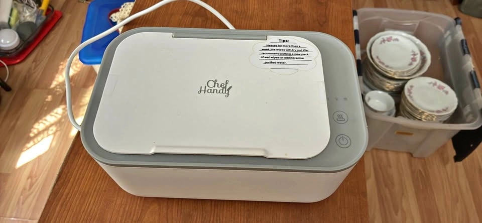 Electric wipe warmer