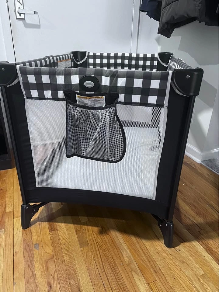 Graco Pack 'n Play® On The Go with raised bassinet - photo 2