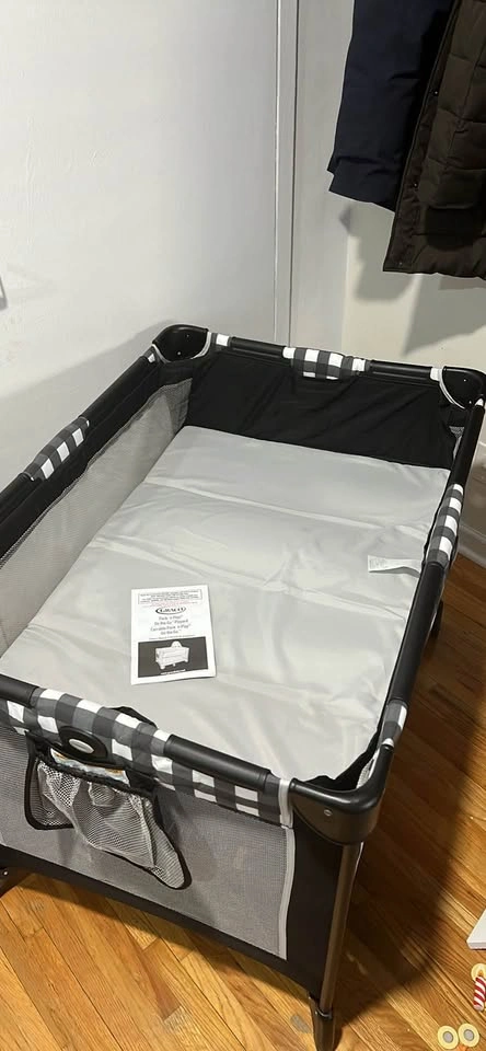 Graco Pack 'n Play® On The Go with raised bassinet - photo 4