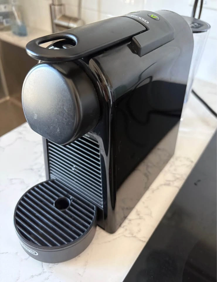 DeLonghi essenza mini Nespresso Espresso Machine - photo 3