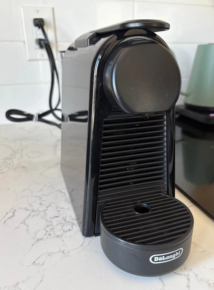 DeLonghi essenza mini Nespresso Espresso Machine - photo 4