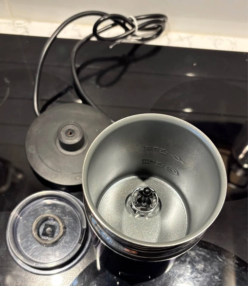 Nespresso Aeroccino 3 black milk frother - photo 4