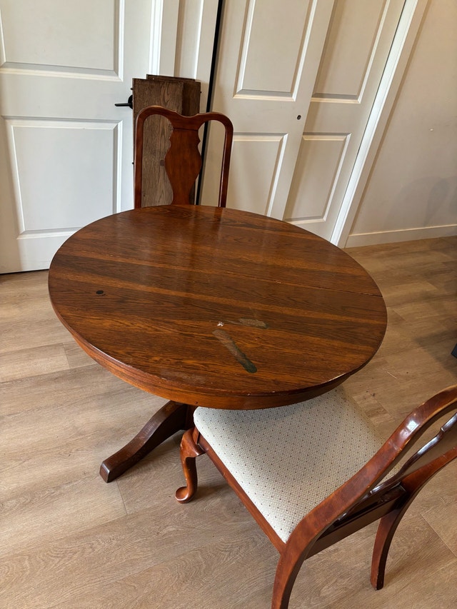 Solid Wood Dining Table with 2 Chairs (Extendable)