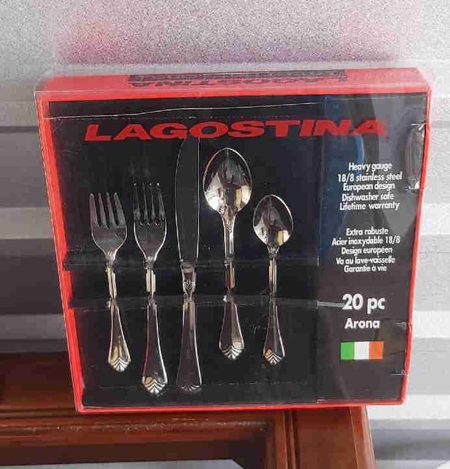 Lagostina 20 piece flatware