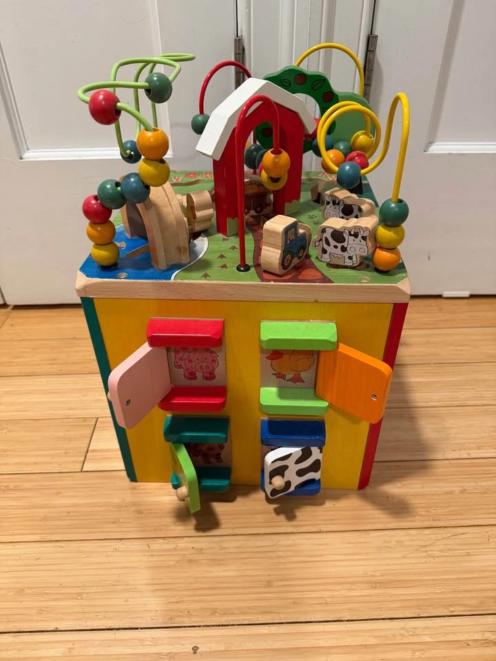 Battat – Activity Cube with Farm Theme - photo 2