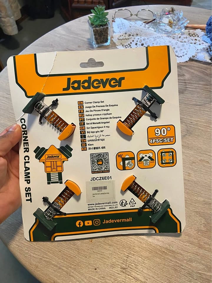 Corner clamp set