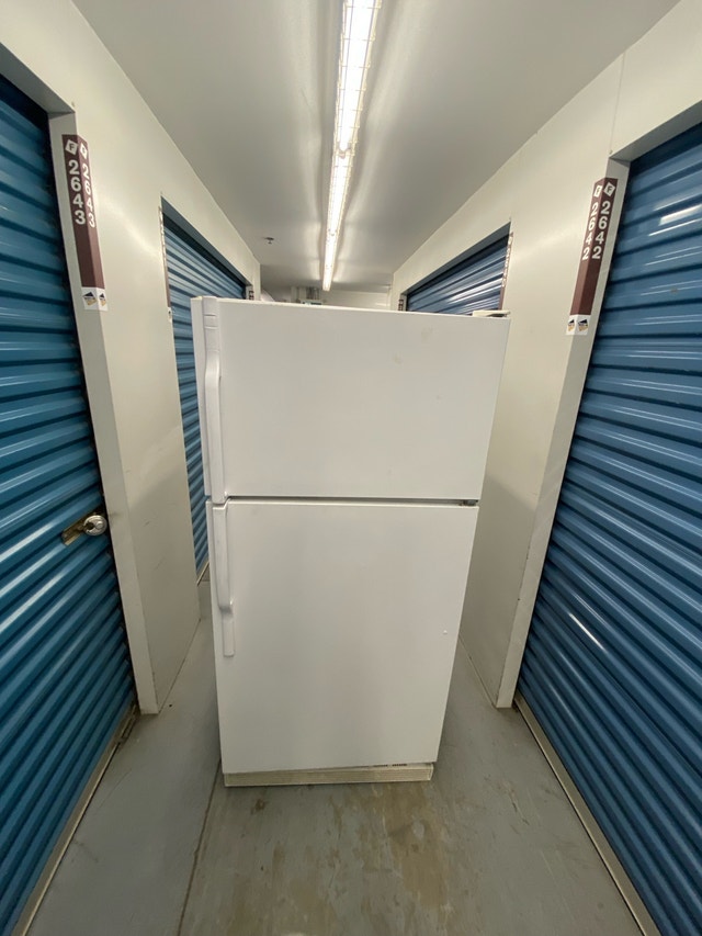 KENMORE WHITE TOP FREEZER REFRIGERATOR - photo 3